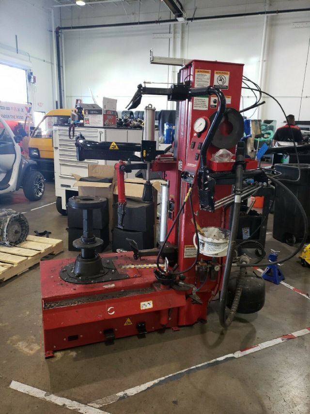 2013 Hunter Auto 34 Tire Machine